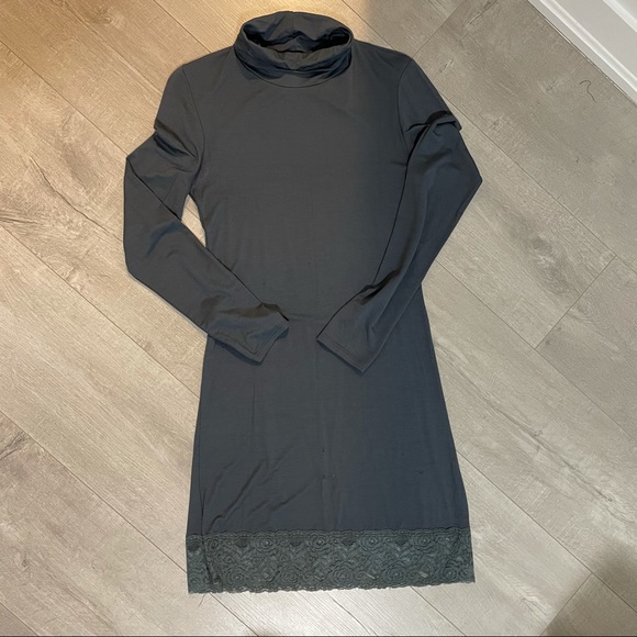 Cotton dress with turtleneck - Picture 4 of 4